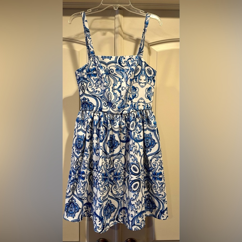 BCX blue and white Majolica-print dress NWOT Size Small